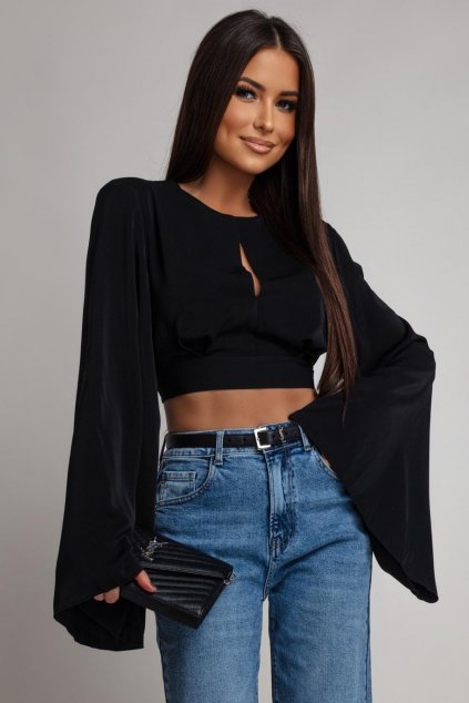 Čierna blúzka s odhaleným chrbtom