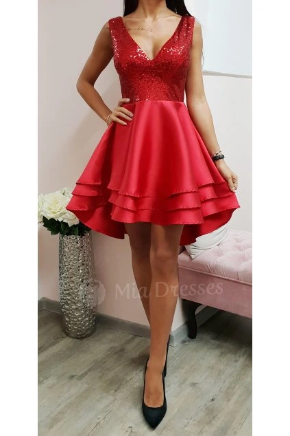 Červené asymetrické šaty s flitrami