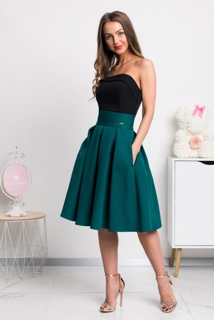 Smaragdová áčková krátka sukňa