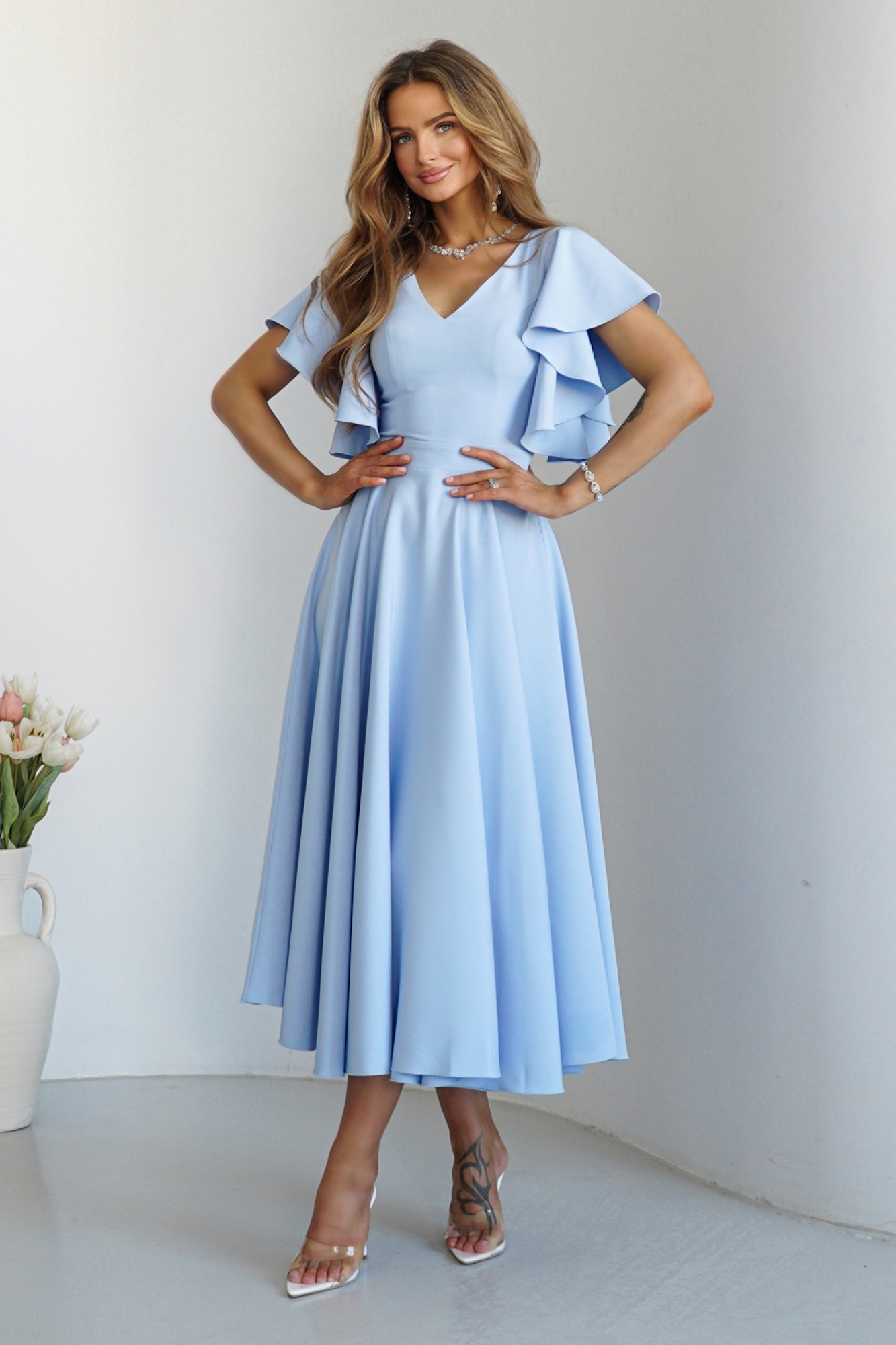 Warsaw Dress Svetlomodré midi šaty s volánovými rukávmi Veľkosť: XS
