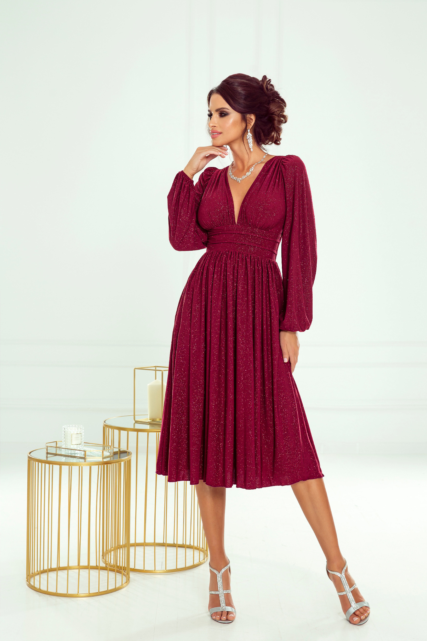 Warsaw Dress Bordové trblietavé midi šaty s dlhými rukávmi Veľkosť: XS