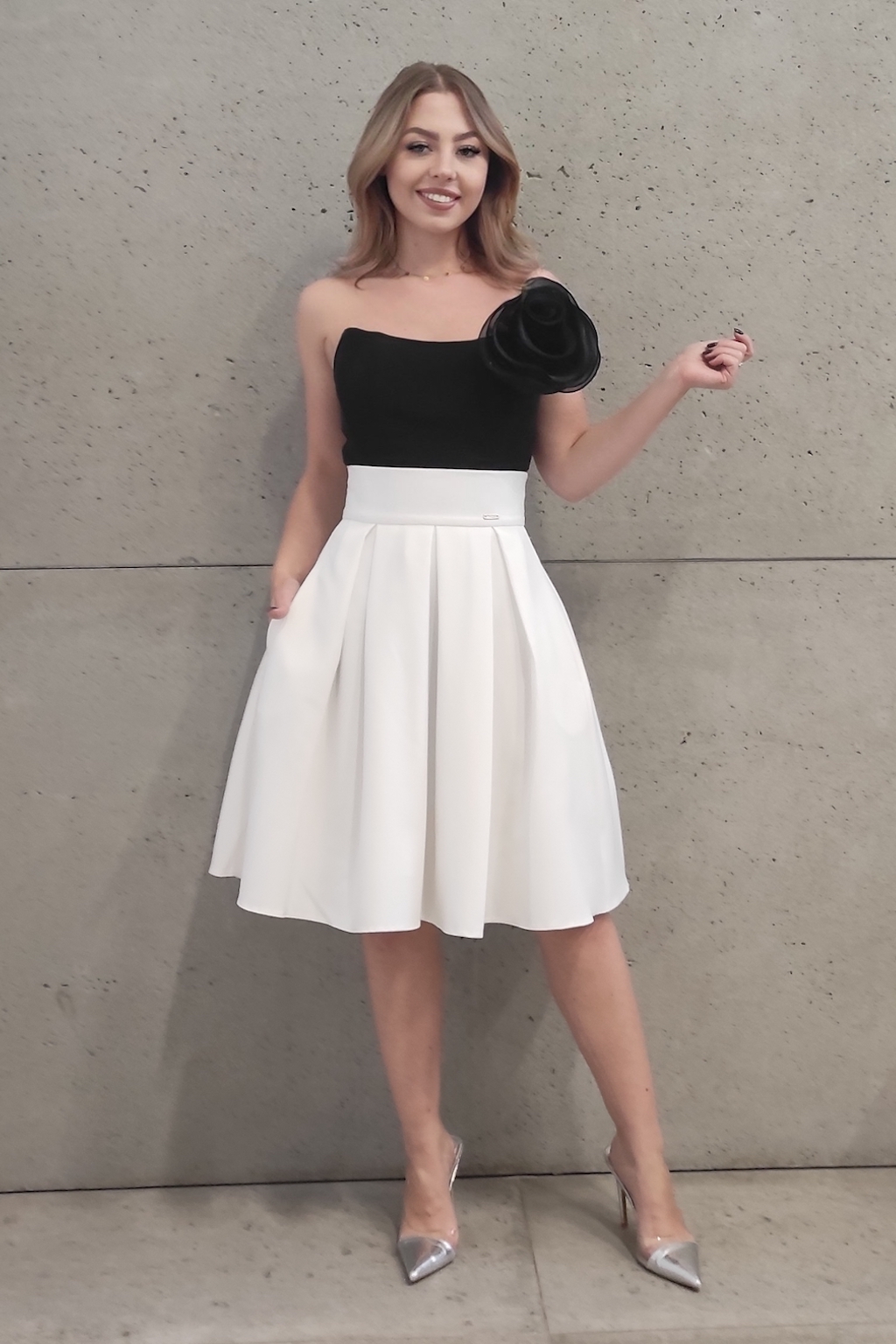 Smotanová áčková krátka sukňa Veľkosť: XL