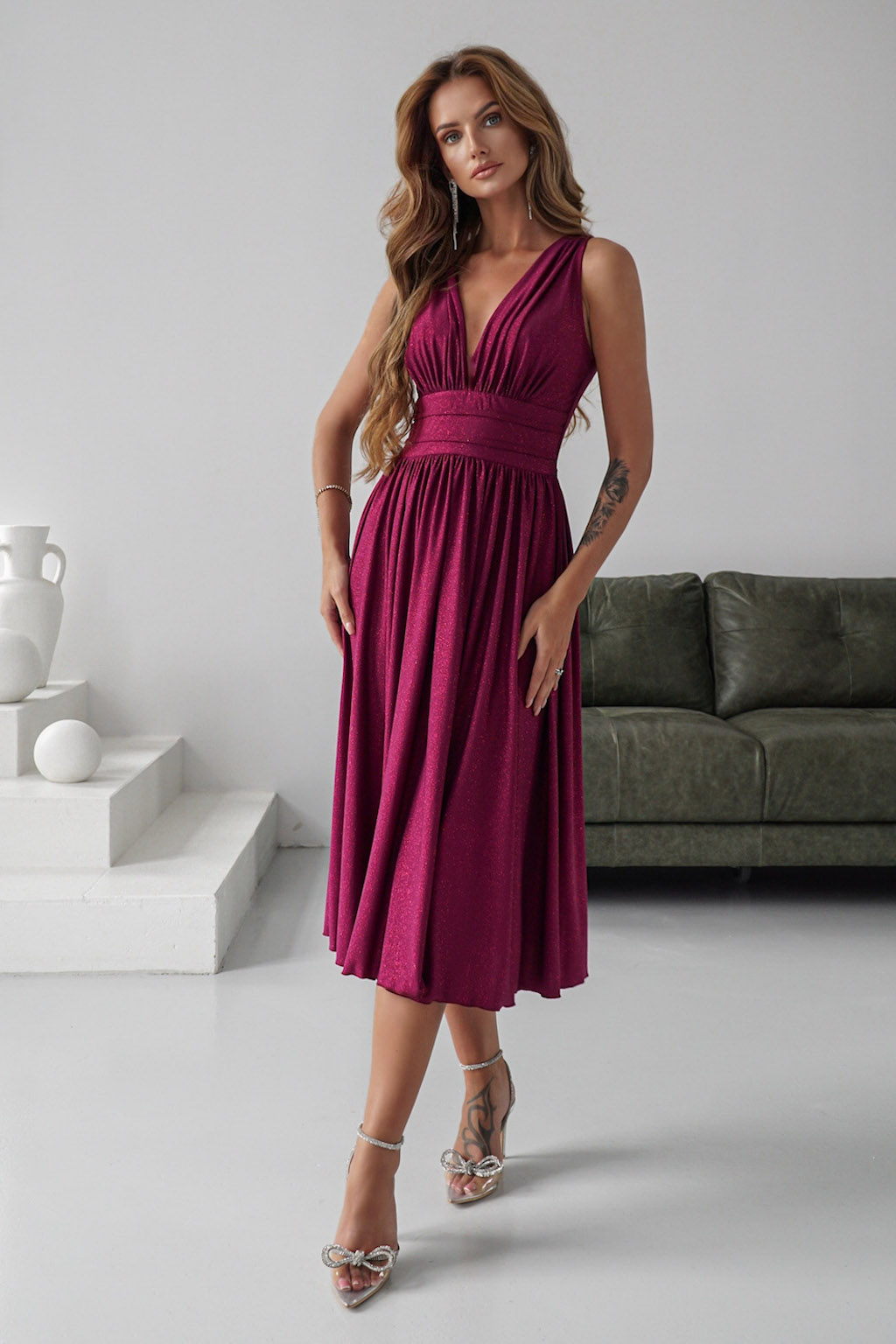 Warsaw Dress Slivkové trblietavé midi šaty Veľkosť: XS