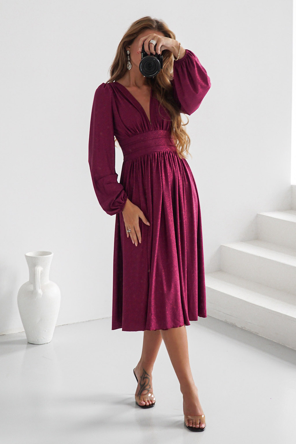 Warsaw Dress Slivkové trblietavé midi šaty s dlhými rukávmi Veľkosť: XS