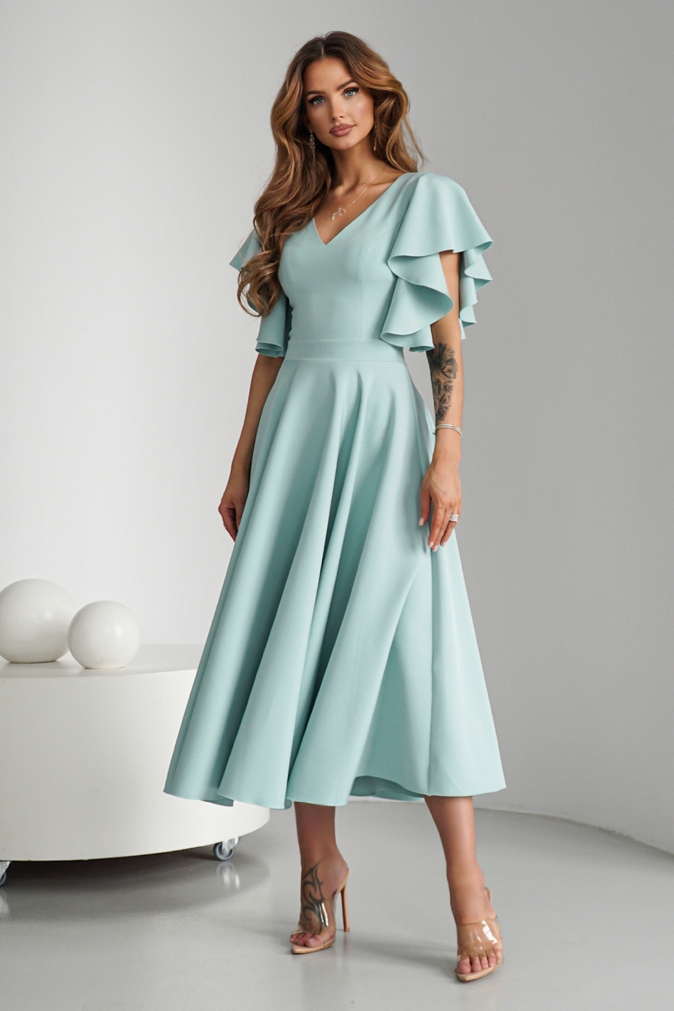Warsaw Dress Zelené midi šaty s volánovými rukávmi Veľkosť: S