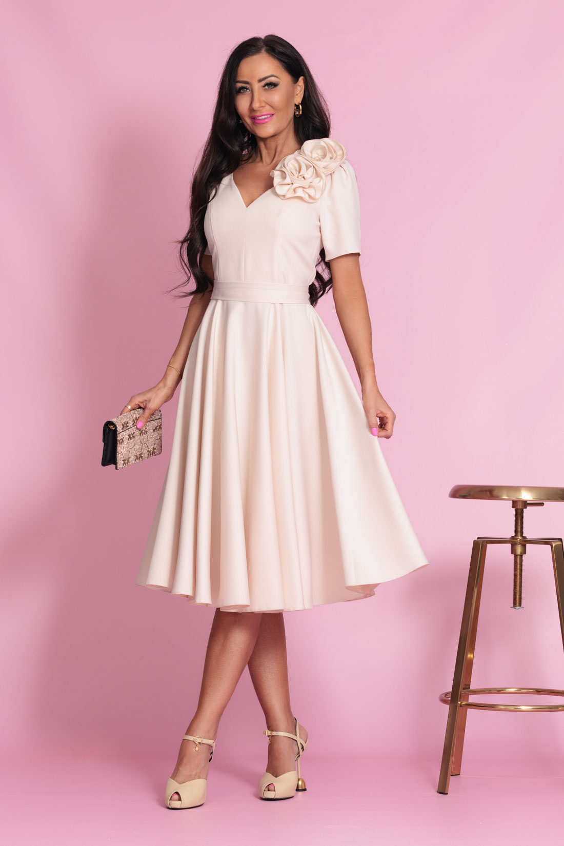 Elizabeth Collection Béžové midi šaty s ružami Veľkosť: S