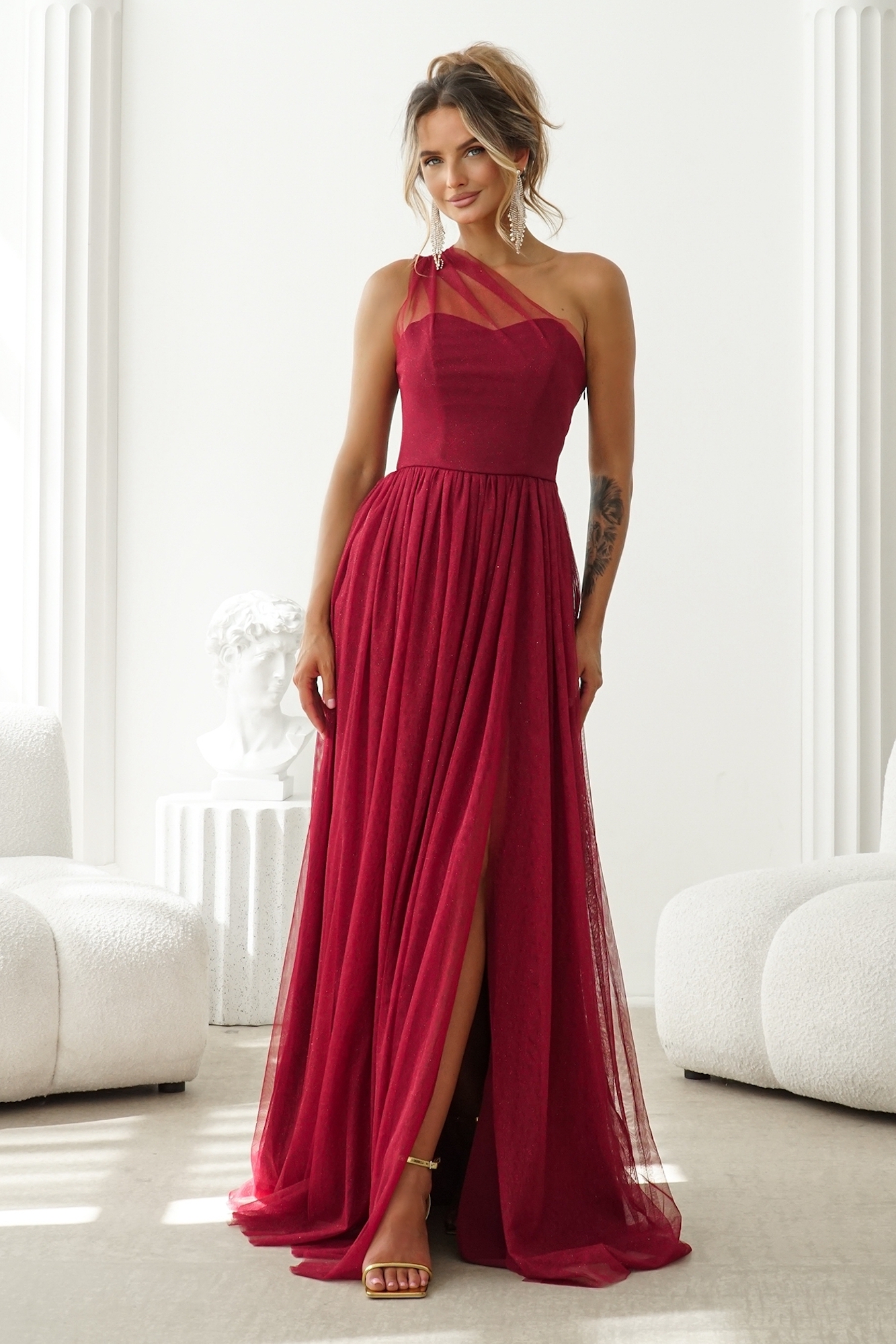 Warsaw Dress Bordové tylové trblietavé šaty Veľkosť: XS