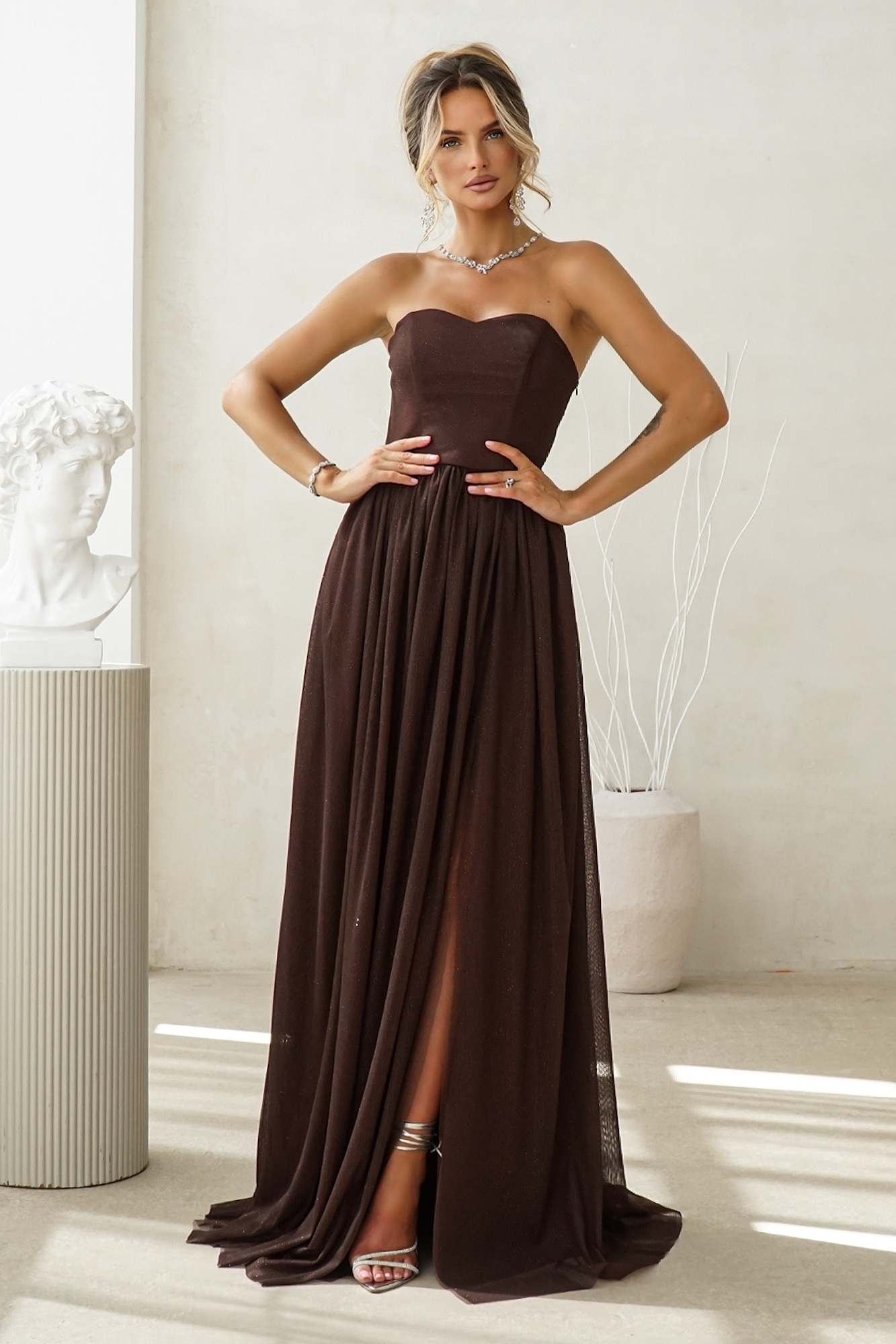 Warsaw Dress Hnedé tylové trblietavé šaty Veľkosť: XS