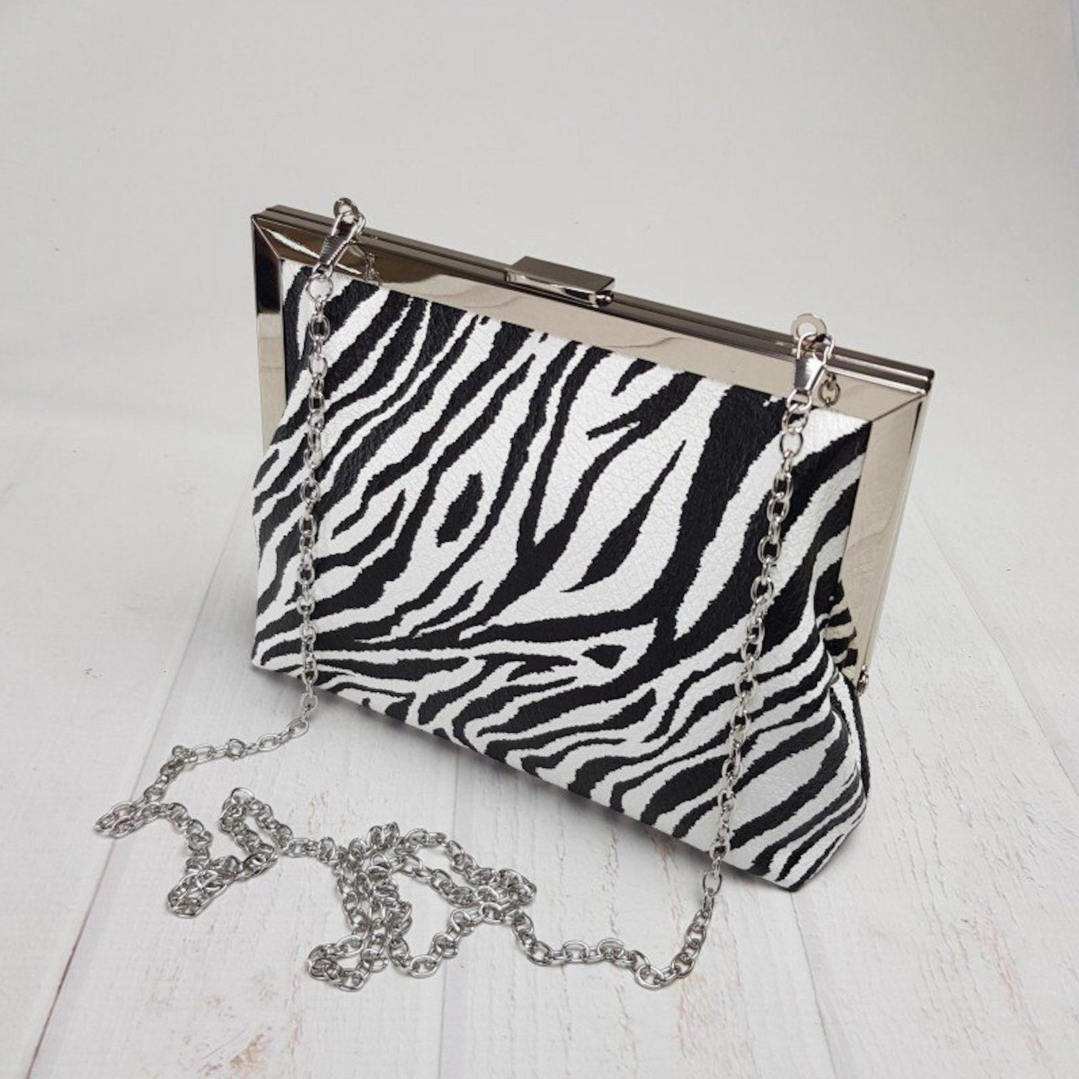 Čierno-biela kabelka