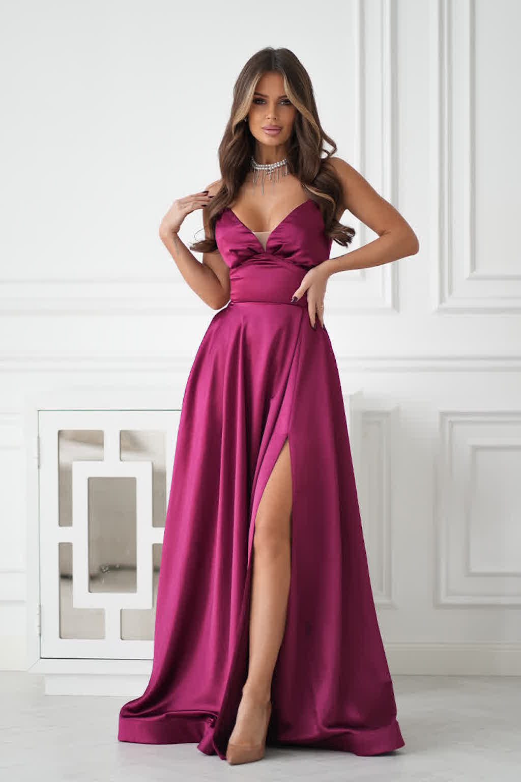 Bicotone Bordové saténové šaty s rozparkom Veľkosť: M