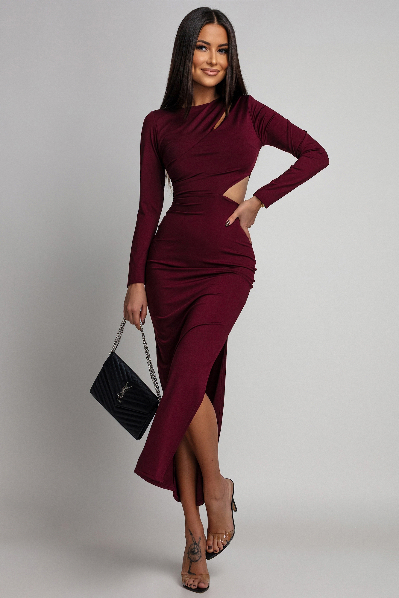 Azzurra Bordové priliehavé šaty s výrezmi Veľkosť: UNI