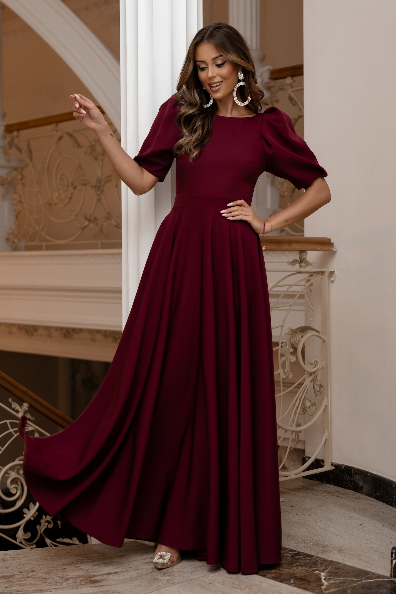 Lacoria Bordové spoločenské šaty s balónovými rukávmi Veľkosť: S