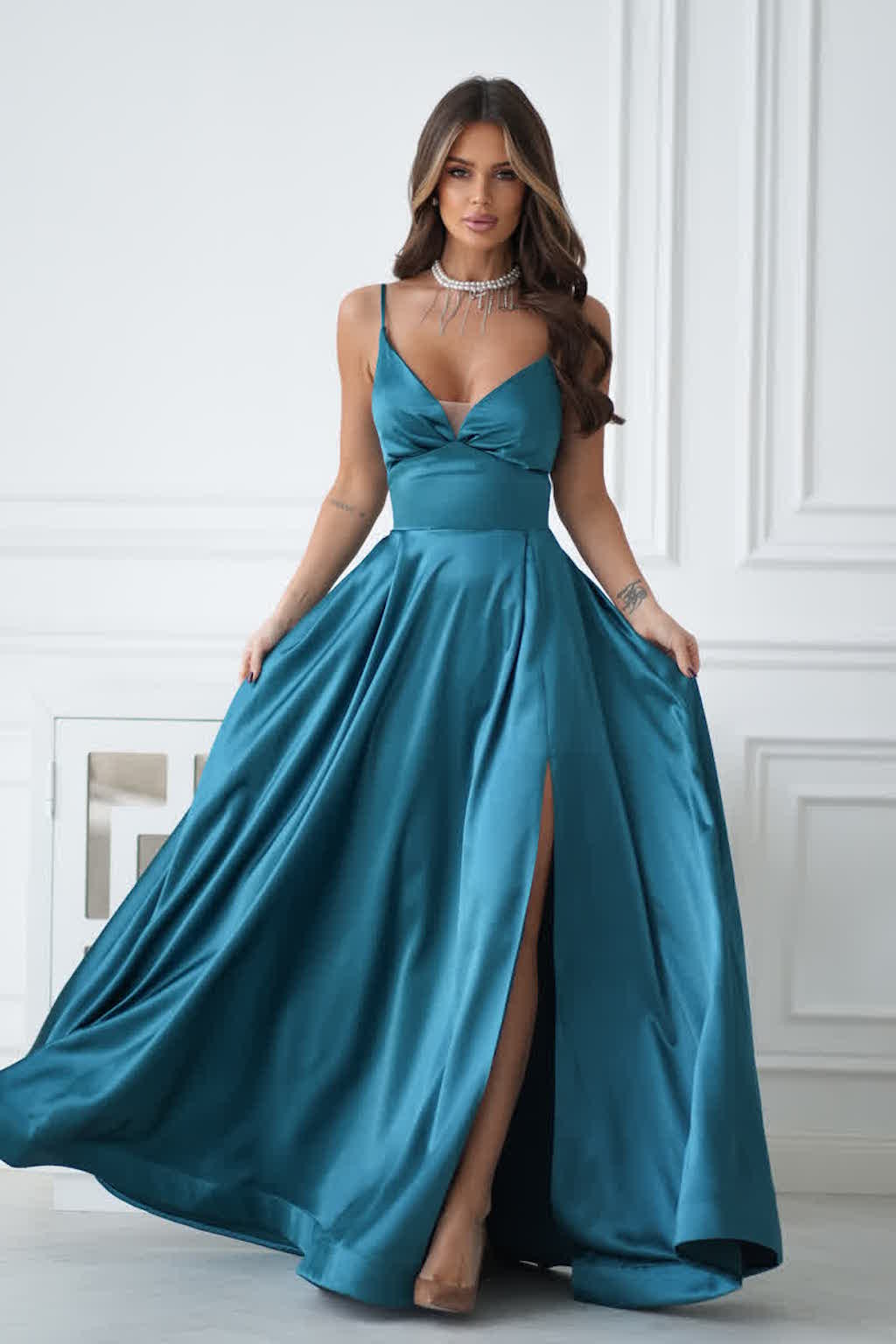 Bicotone Smaragdové saténové šaty s rozparkom Veľkosť: XL