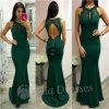 Smaragdové spoločenské šaty s odhaleným chrbtom