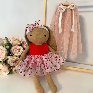 Už máte doma Miamku? Je to dokonalá parťačka na lumpárny, ale i krásná dekorace do pokojíčku.