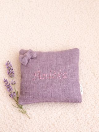 Levandulový polštářek pro klidné usínání 🌙💜 Jemná vůně levandule pomáhá dětem i maminkám zpomalit, zklidnit mysl a ponořit...