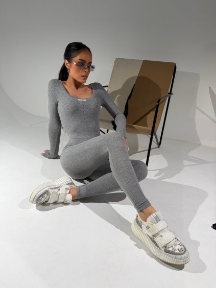 Dámsky priliehavý overal SUCCESS - sivý  Dámsky priliehavý overal s hlbokým výstrihom - sivý