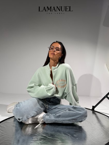 Oversize mikina CREME matcha  Oversize mikina s výšivkou