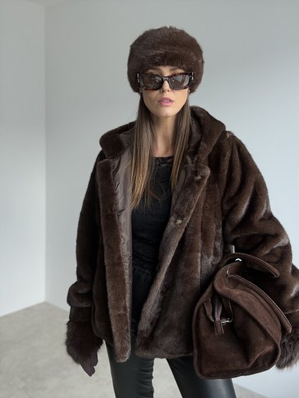 Futrzany płaszcz z kapturem