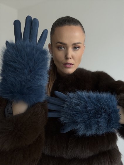 Gloves with fur