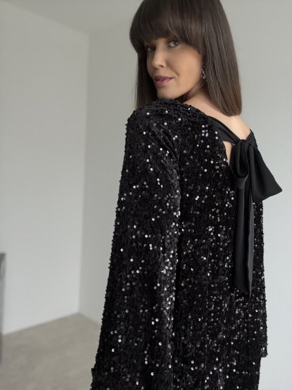 Aksamitna sukienka z kokardą