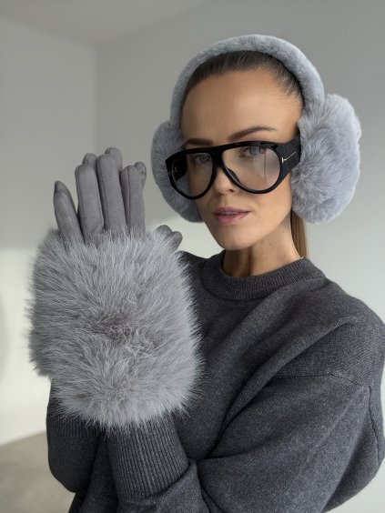 Gloves with fur