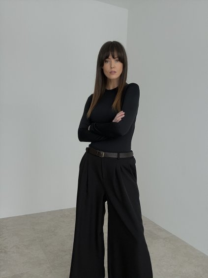 Wide-leg trousers