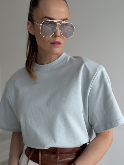 T-shirt with shoulder pads