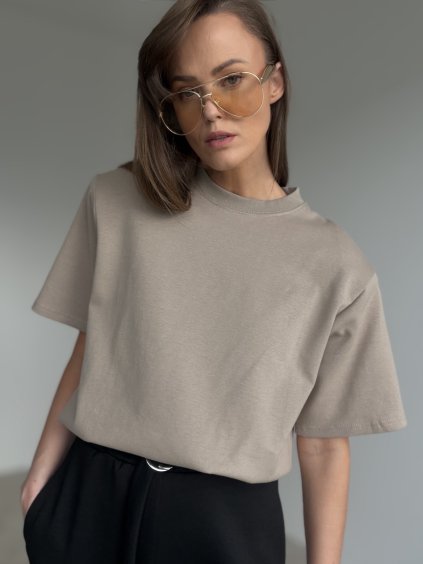 T-shirt with shoulder pads