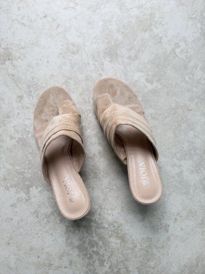 Heeled slides