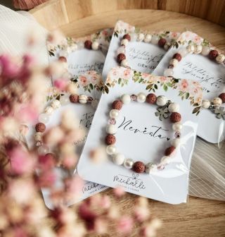 Náramky jako poděkovaní od nevěsty pro holky, které chystají rozlučku se svobodou 👰🏼‍♀️🎉 Malá vzpomínka, která jim bude...