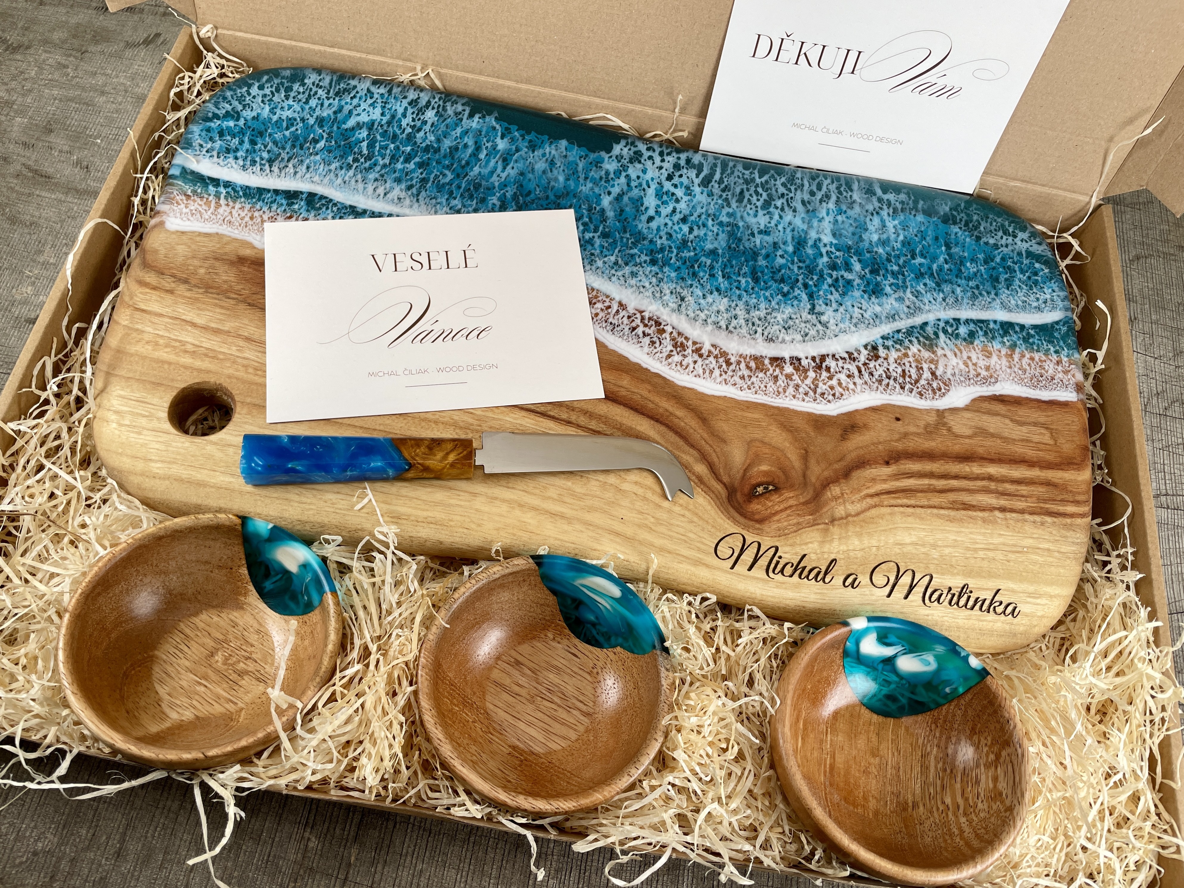 Hotový dárkový balíček servírovacího prkénka