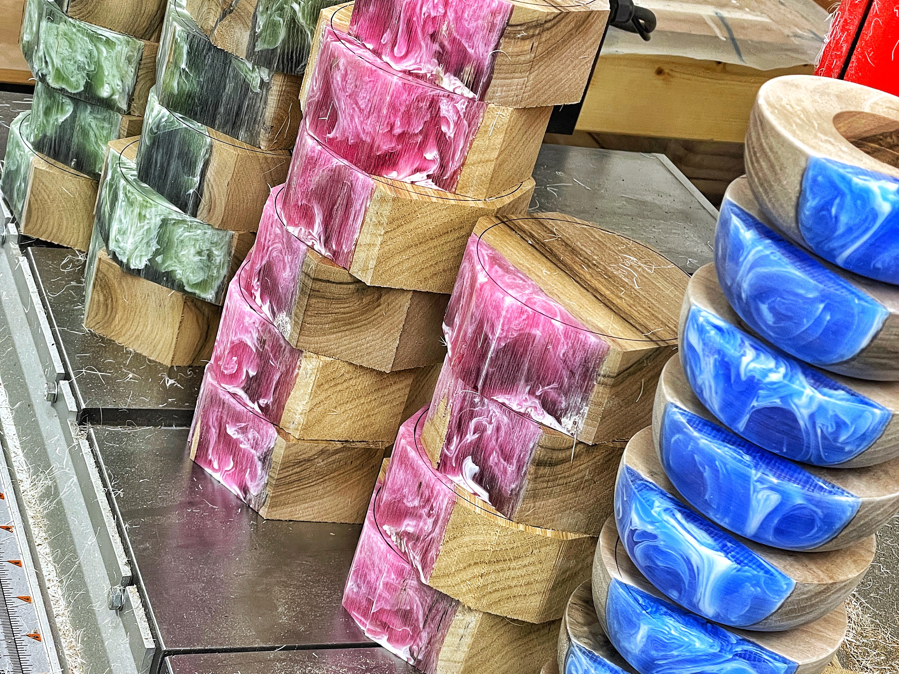 Výroba dřevěné misky v dílně