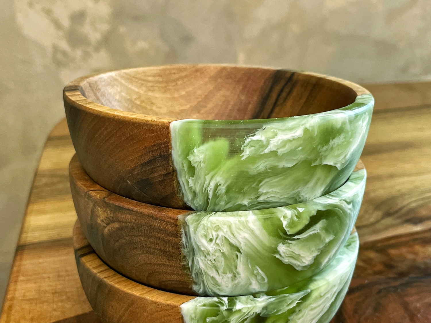 Detail pryskyřice a struktury dřeva