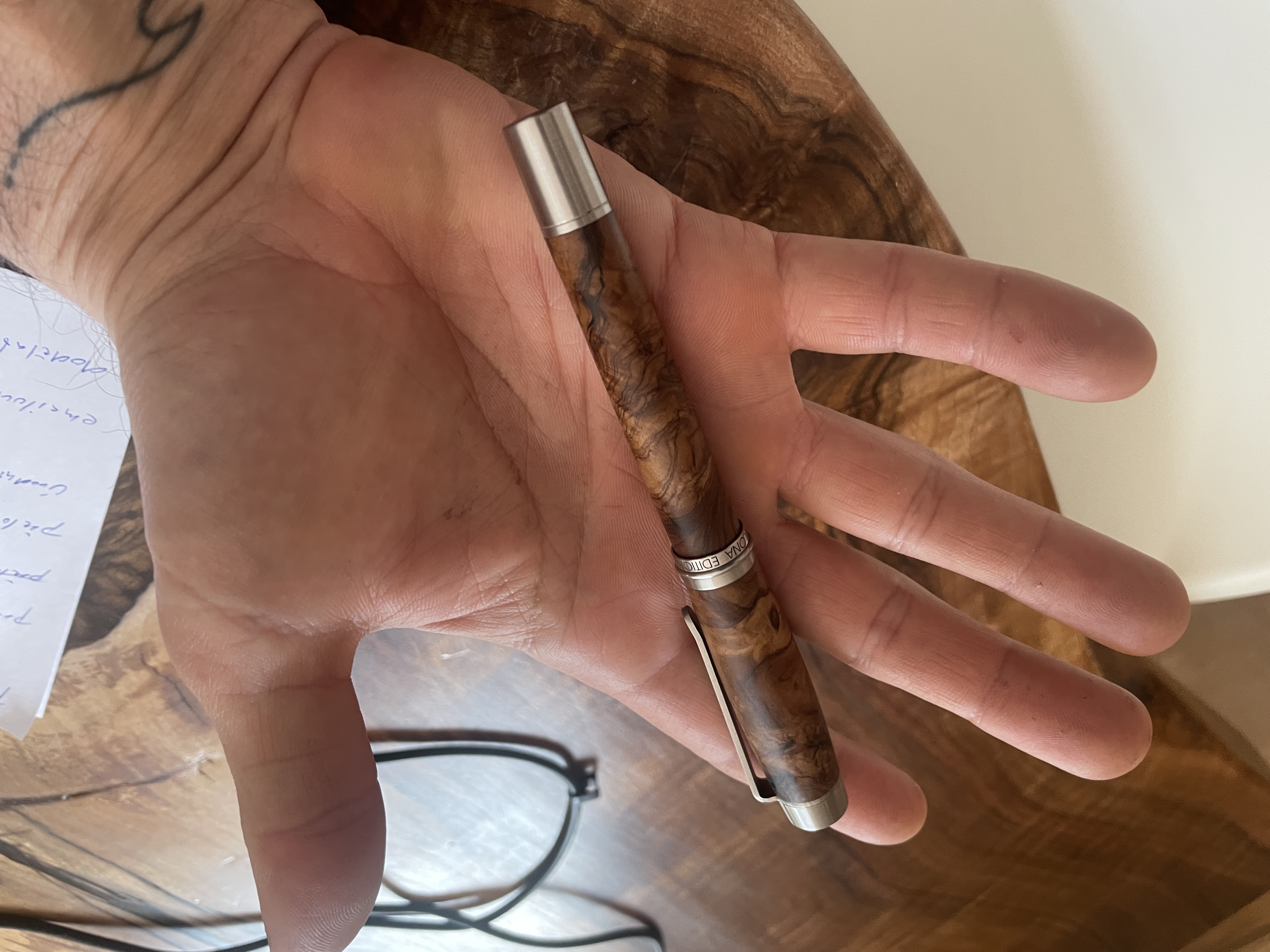 Srovnání délky dřevěných per a propisek