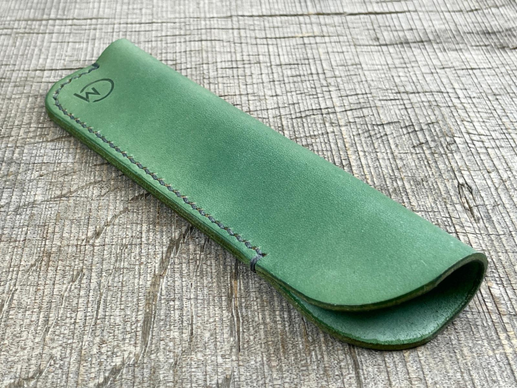 Ručně vyráběné kožené pouzdro na pero – ochrana, styl a řemeslo