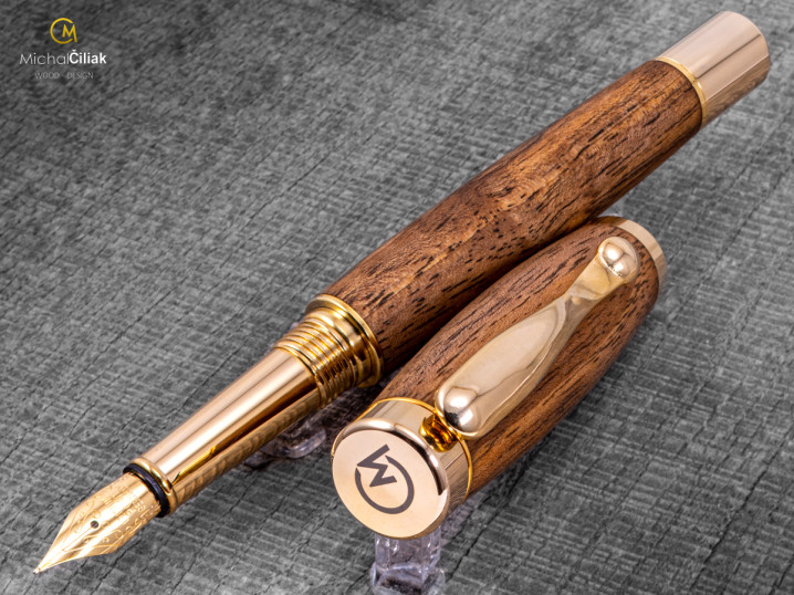 darek pro muze darkove pero s gravirovanim plnici kulickove drevene 1 3831