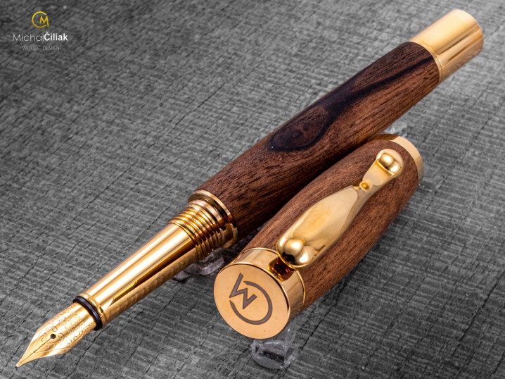 darek pro muze darkove pero s gravirovanim plnici kulickove drevene 1 3951