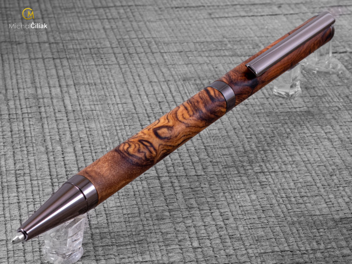 darek pro muze darkove pero s gravirovanim plnici kulickove drevene 1 3978