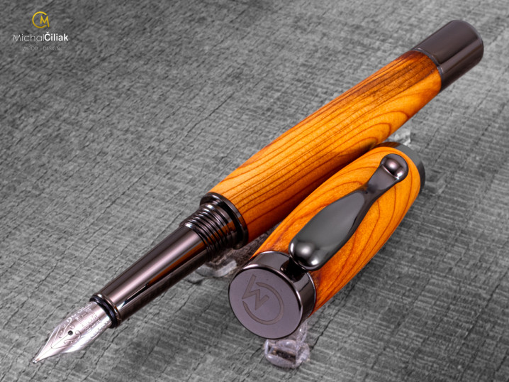 darek pro muze darkove pero s gravirovanim plnici kulickove drevene 1 4128