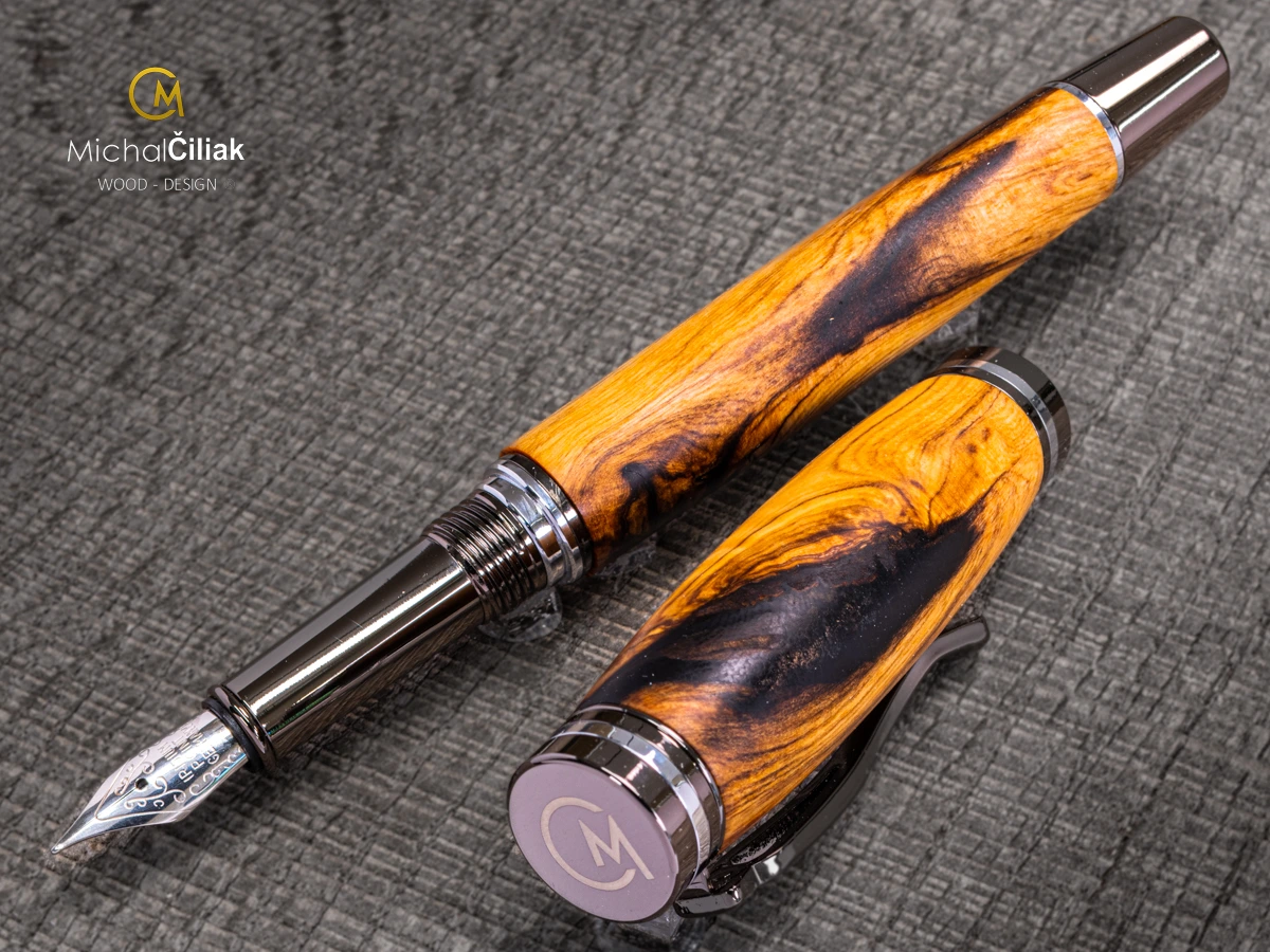 Handgefertigter Holzfüllfederhalter - Olive - Brilliance gunmetal chrome