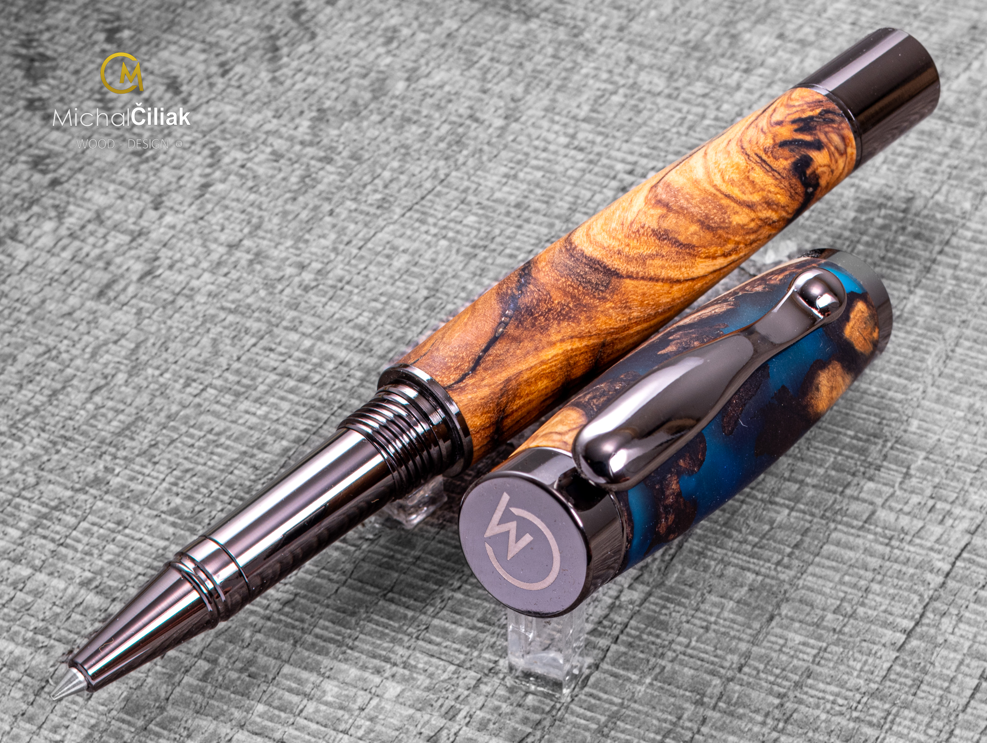 Dřevěné kuličkové pero Superior Olivovník & pryskyřice - Elegant gunmetal