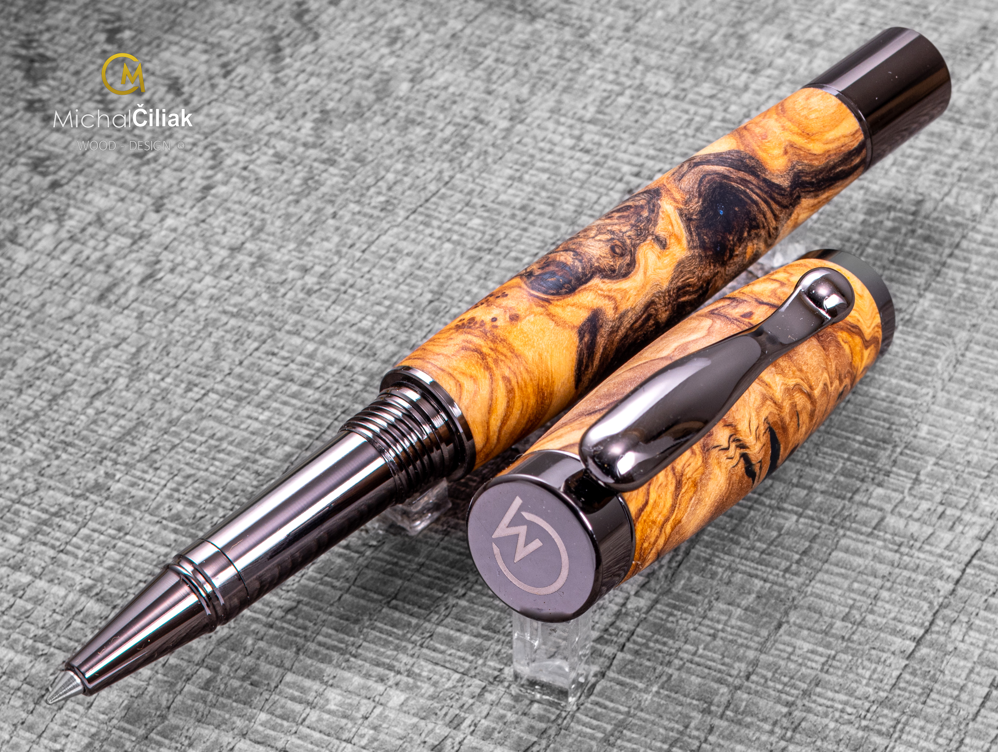 Dřevěné kuličkové pero Superior Olivovník & pryskyřice - Elegant gunmetal