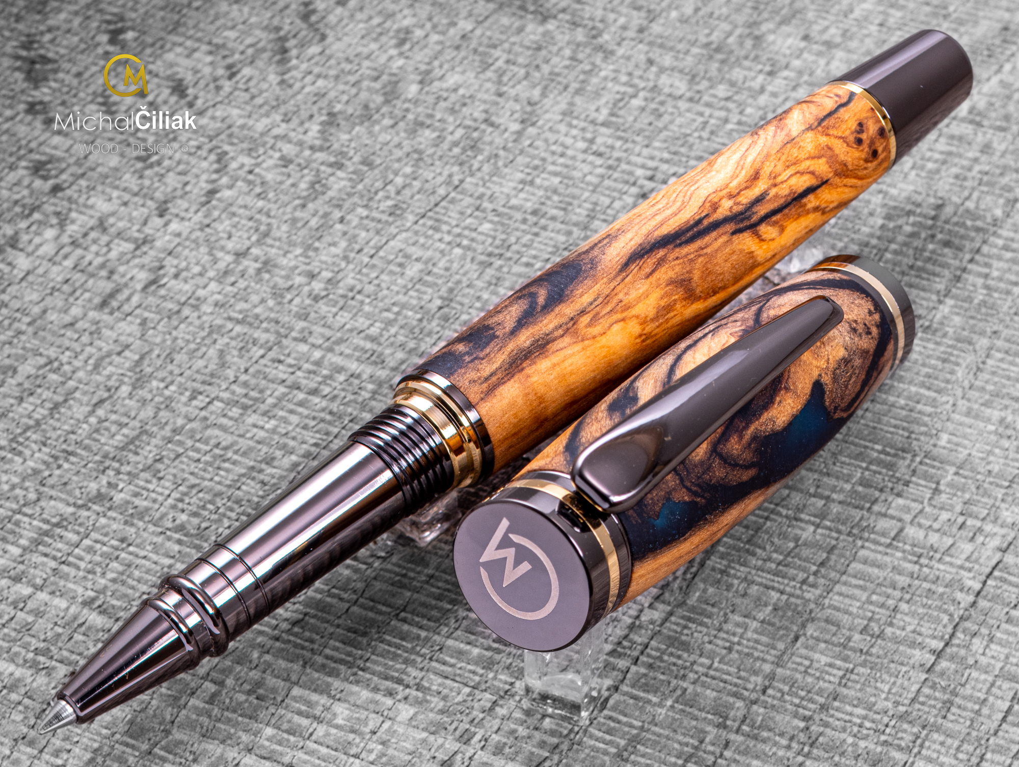 Dřevěné kuličkové pero Superior Olivovník & pryskyřice - Brilliance gunmetal gold