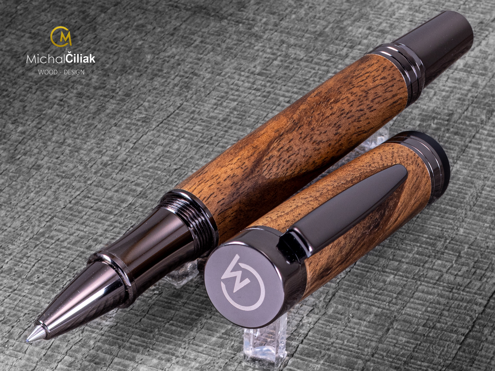 Dřevěné kuličkové pero Superior Ořech královský - Linear gunmetal