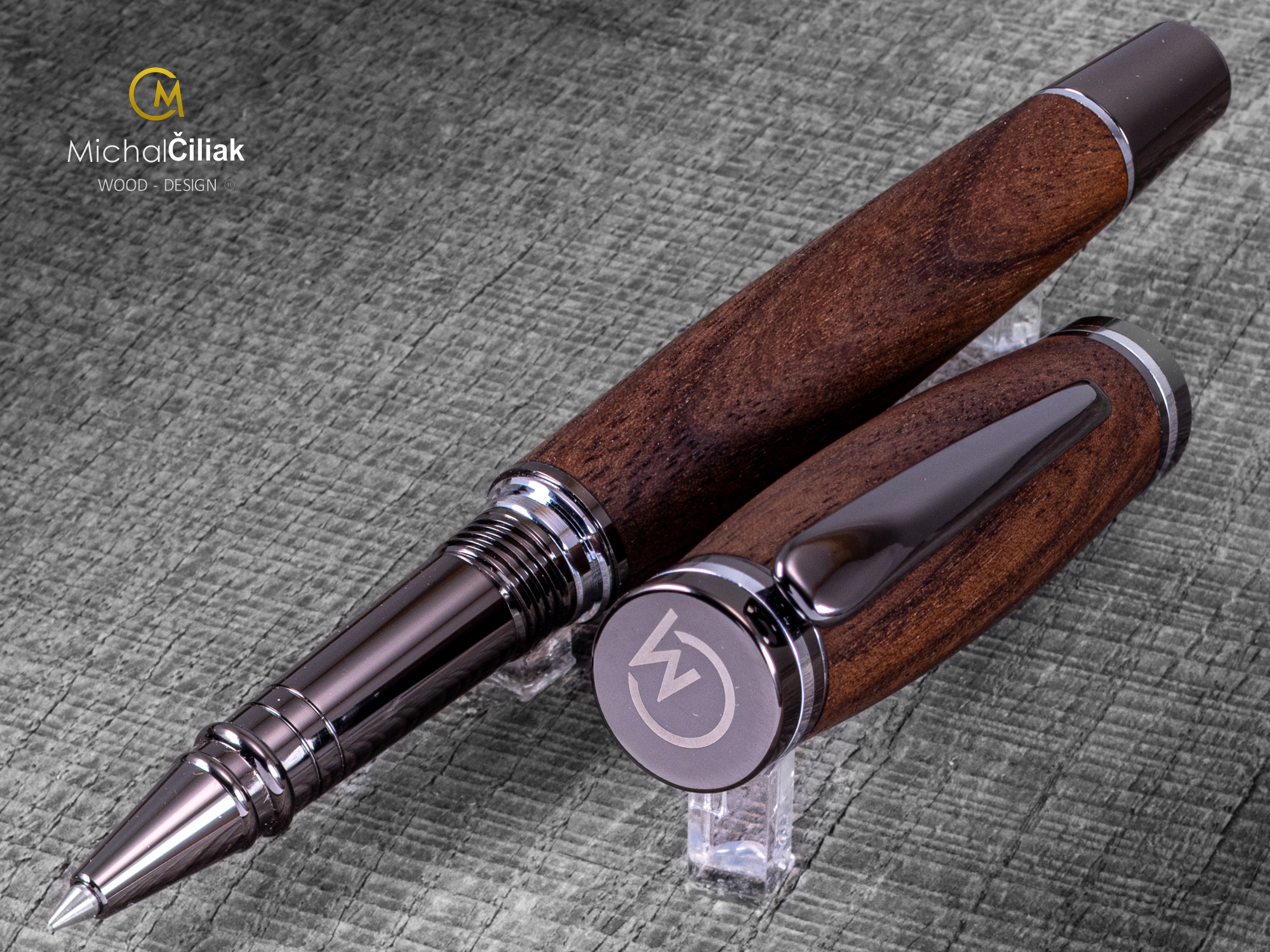 Dřevěné kuličkové pero Superior Ořech královský - Brilliance gunmetal chrome
