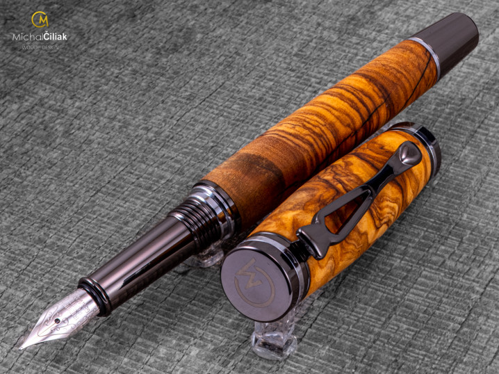 darek pro muze darkove pero s gravirovanim plnici kulickove drevene 1 3684