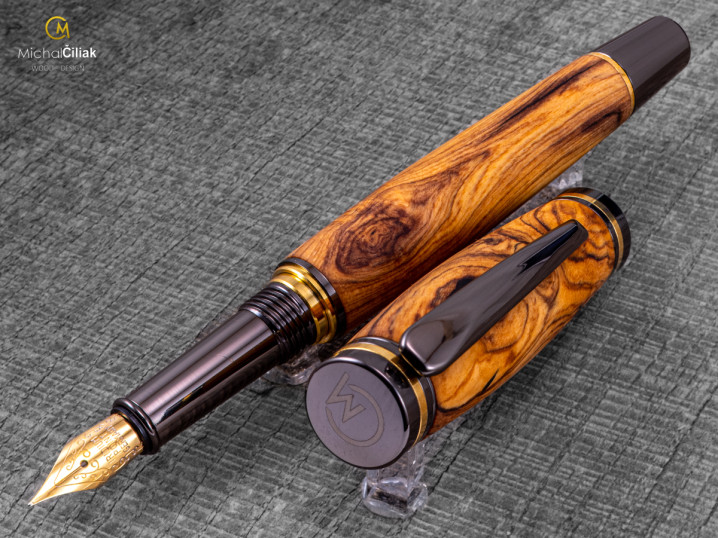 darek pro muze darkove pero s gravirovanim plnici kulickove drevene 1 3685