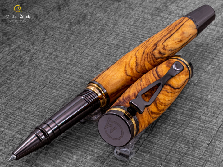 darek pro muze darkove pero s gravirovanim plnici kulickove drevene 1 3776