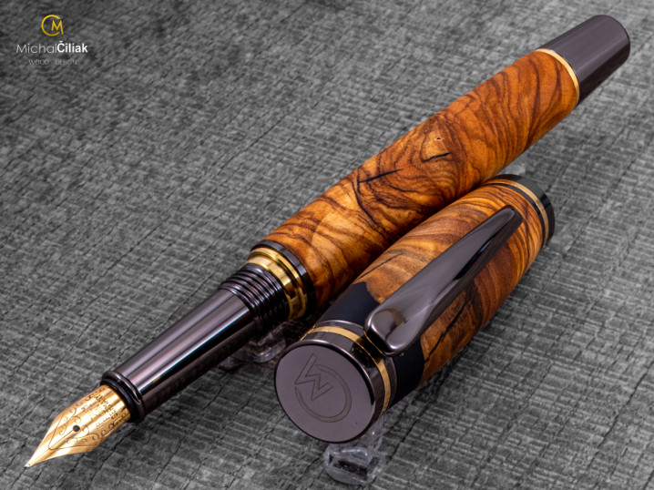 darek pro muze darkove pero s gravirovanim plnici kulickove drevene 1 3778